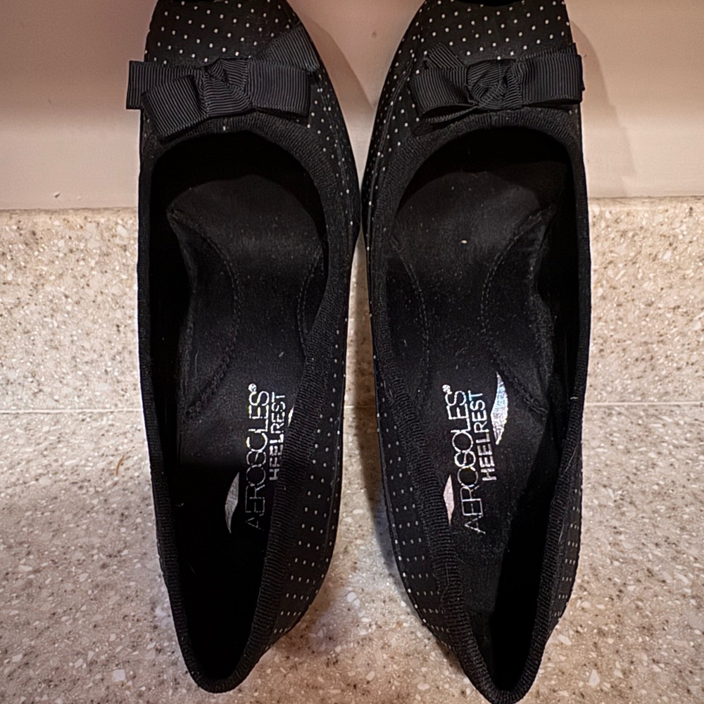 AEROSOLES Women’s Black Heels with Bow Detail Size 6 New